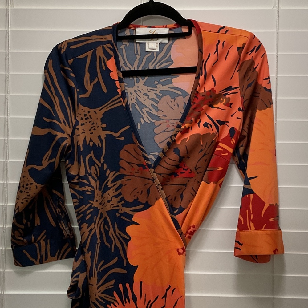 JB by Julie Brown 70’s Multicolor Floral Print wrap dress in Navy, Orange, Pink